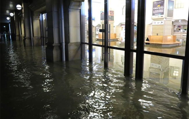 Тайфун "Лан" в Японии: число жертв возросло до 5 человек